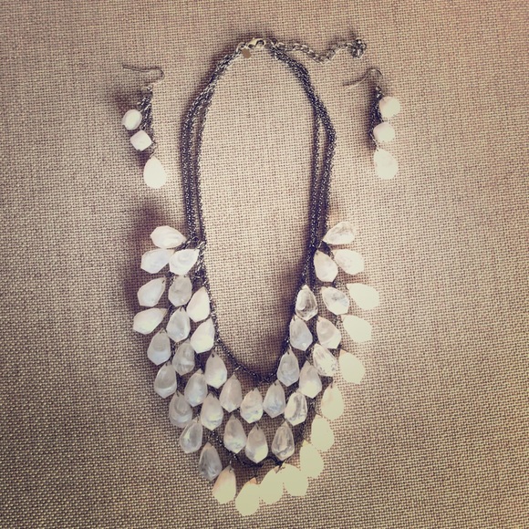 Premier Designs Jewelry - Premier Designs crystal necklace and earrings